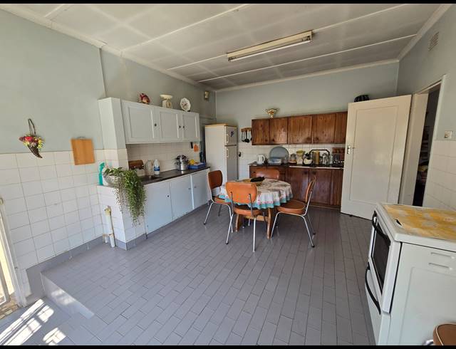 3 BEDROOM FREEHOLD FOR SALE IN REWLATCH
